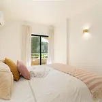 Salgados Sunny - 7 Min Walk From By Lisbeyond Apartamento Guia (Faro)