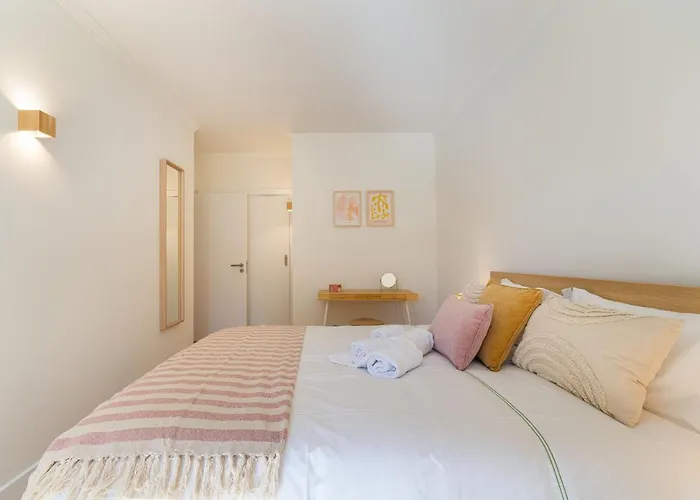 아파트 Salgados Sunny - 7 Min Walk From By Lisbeyond