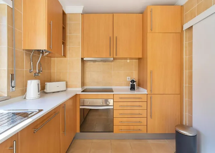 아파트 Salgados Sunny - 7 Min Walk From By Lisbeyond