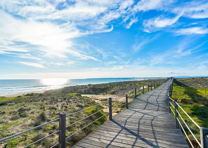 Salgados Sunny - 7 Min Walk From By Lisbeyond