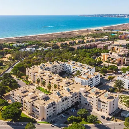 Salgados Sunny - 7 Min Walk From By Lisbeyond