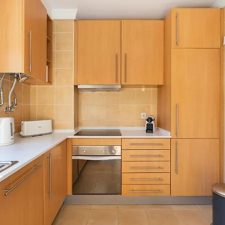 Daire Salgados Sunny - 7 Min Walk From By Lisbeyond