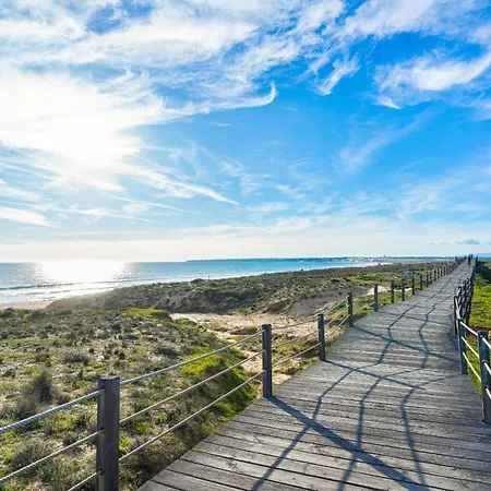 Salgados Sunny - 7 Min Walk From
