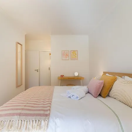 公寓 Salgados Sunny - 7 Min Walk From By Lisbeyond