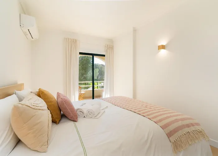 Salgados Sunny - 7 Min Walk From By Lisbeyond Appartamento Guia (Faro)