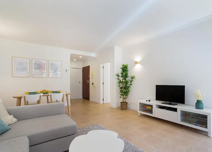 Salgados Sunny - 7 Min Walk From By Lisbeyond Guia (Faro)